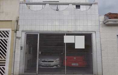 Imagem: A casa possui 3 Dormitórios, 3 Banheiros, 2 Vagas na garagem