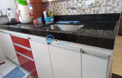 Imagem: O apartamento possui 2 Dormitórios, 1 Banheiro, 1 Vaga na garagem