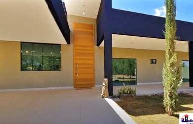 Imagem: A casa em condomínio possui 5 Dormitórios, 5 Banheiros, 4