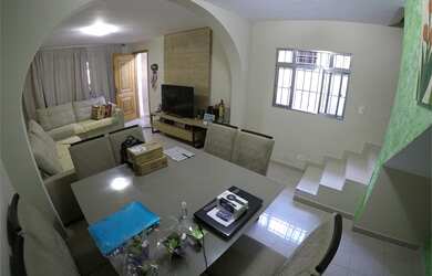 Imagem: A casa possui 3 Dormitórios, 3 Banheiros, 1 Vaga na garagem