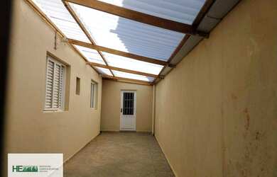 Imagem: A casa possui 2 Dormitórios, 3 Banheiros, 2 Vagas na garagem