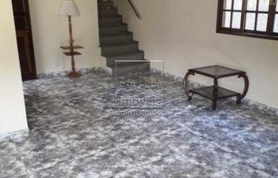 Imagem: A casa à venda possui 5 Dormitórios, 1 Banheiro, 4 Vagas na