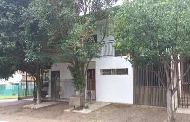 Imagem: A casa possui 4 Dormitórios, 3 Banheiros, 3 Vagas na garagem