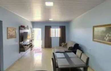 Imagem: A casa e possui 2 Dormitórios, 2 Banheiros, 80-0m² de Área