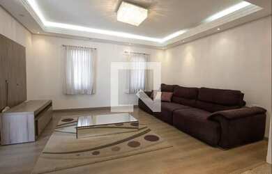 Imagem: A casa possui 3 Dormitórios, 3 Banheiros, 3 Vagas na garagem