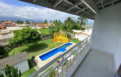 Imagem: A casa possui 3 Dormitórios, 4 Banheiros, 2 Vagas na garagem