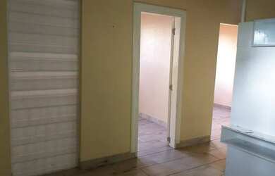 Imagem: O apartamento possui 3 Dormitórios, 1 Banheiro, 1 Vaga na garagem