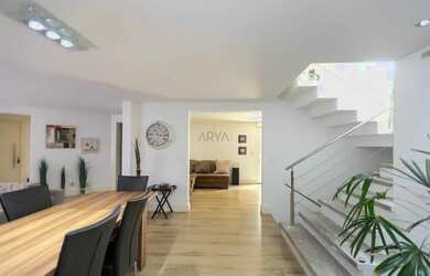 Imagem: A casa em condomínio possui 3 Dormitórios, 3 Banheiros, 5