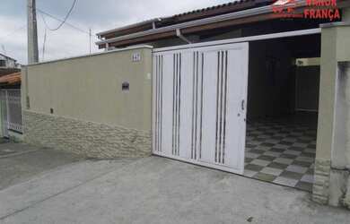 Imagem: A casa possui 2 Dormitórios, 2 Banheiros, 1 Vaga na garagem