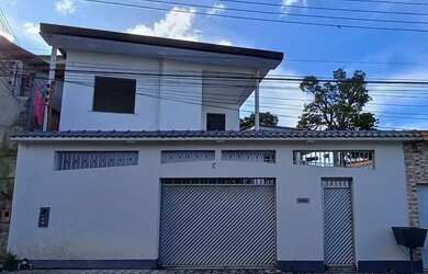 Imagem: A casa possui 4 Dormitórios, 4 Banheiros, 2 Vagas na garagem