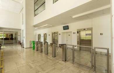 Imagem: O depósito possui 1 Vaga na garagem, 483m² de Área e está