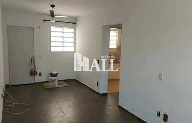 Imagem: O apartamento possui 2 Dormitórios, 1 Banheiro, 1 Vaga na garagem