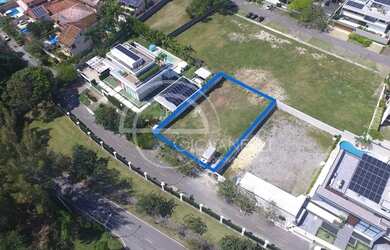 Imagem: O terreno possui 866m² de Área e está localizado em Barra