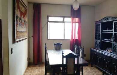 Imagem: A casa possui 3 Dormitórios, 1 Banheiro, 5 Vagas na garagem