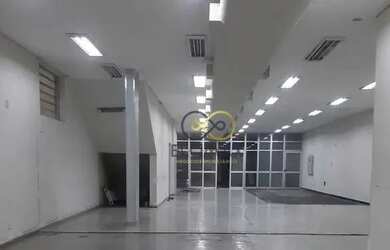 Imagem: O depósito possui 3 Vagas na garagem, 353m² de Área e está