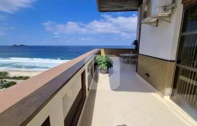 Imagem: O apartamento possui 4 Dormitórios, 4 Banheiros, 3 Vagas na