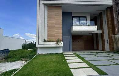 Imagem: A casa em condomínio possui 4 Dormitórios, 1 Banheiro, 3 Vagas