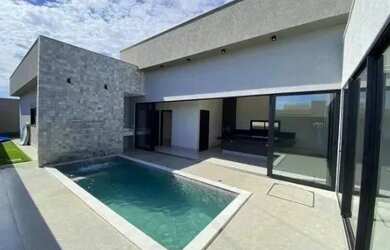 Imagem: A casa possui 3 Dormitórios, 4 Banheiros, 2 Vagas na garagem