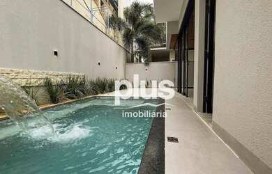 Imagem: A casa em condomínio possui 4 Dormitórios, 5 Banheiros, 2