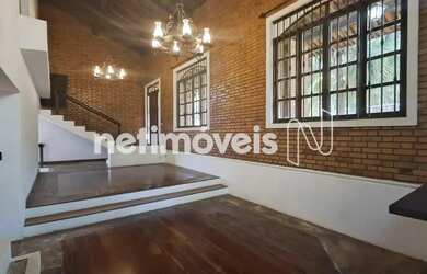 Imagem: A casa possui 4 Dormitórios, 4 Banheiros, 5 Vagas na garagem