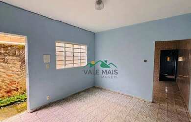 Imagem: A casa possui 1 Dormitório, 1 Banheiro, 1 Vaga na garagem