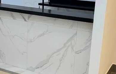 Imagem: A casa possui 3 Dormitórios, 2 Banheiros, 2 Vagas na garagem