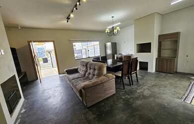 Imagem 4: Casa térrea mobiliada 2 suítes com ar condicionado, churrasqueira, lareira e pátio próximo