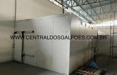 Imagem: O depósito possui 5 Vagas na garagem e 2150m² de Área e está