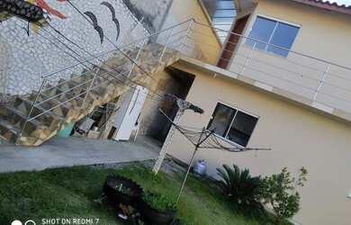 Imagem: A casa possui 2 Dormitórios, 1 Banheiro, 1 Vaga na garagem