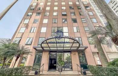 Imagem: O depósito à venda possui 4 Vagas na garagem e 142m² de Área