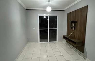 Imagem: O apartamento possui 3 Dormitórios, 1 Banheiro, 1 Vaga na garagem