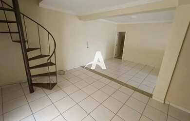 Imagem: A casa possui 4 Dormitórios, 5 Banheiros, 2 Vagas na garagem