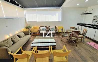 Imagem: A casa possui 4 Dormitórios, 5 Banheiros, 2 Vagas na garagem