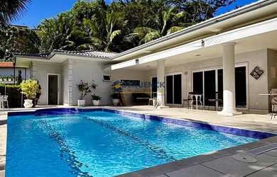 Imagem: A casa em condomínio possui 4 Dormitórios, 5 Banheiros, 3