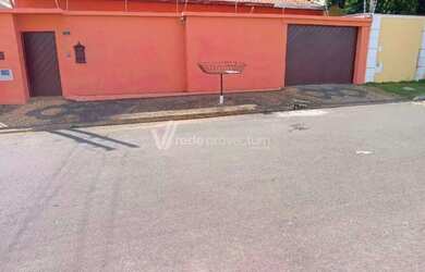 Imagem: A casa à venda possui 3 Dormitórios, 3 Banheiros, 5 Vagas