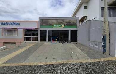 Imagem: O depósito possui 2 Vagas na garagem, 211m² de Área e está