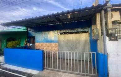 Imagem: A casa possui 3 Dormitórios, 3 Banheiros, 1 Vaga na garagem