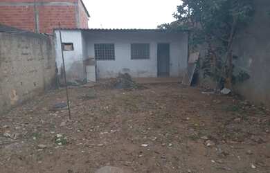 Imagem: A casa possui 2 Dormitórios, 1 Banheiro, 5 Vagas na garagem