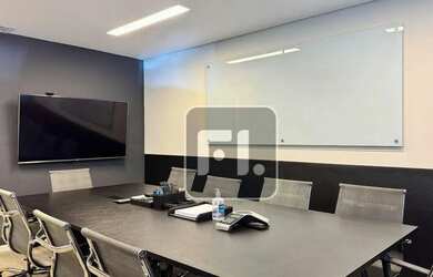 Imagem: O depósito possui 5 Vagas na garagem, 428m² de Área e está