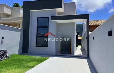 Imagem: A casa possui 3 Dormitórios, 3 Banheiros, 2 Vagas na garagem