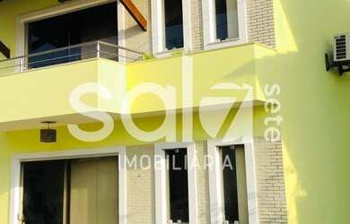 Imagem: A casa em condomínio possui 4 Dormitórios, 5 Banheiros, 3