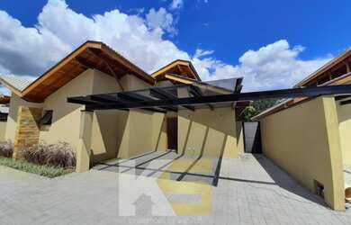 Imagem: A casa em condomínio possui 3 Dormitórios, 3 Banheiros, 2