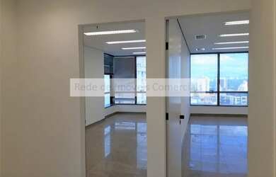 Imagem: O depósito possui 4 Vagas na garagem e 120m² de Área e está