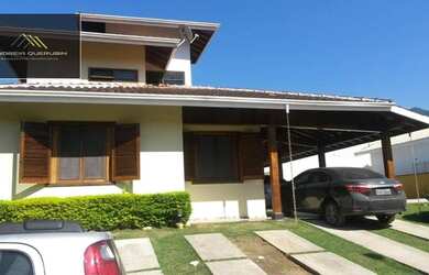 Imagem: A casa em condomínio possui 3 Dormitórios, 3 Banheiros, 250m²