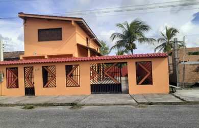 Imagem: A casa possui 4 Dormitórios, 3 Banheiros, 5 Vagas na garagem