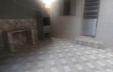 Imagem: A casa possui 1 Dormitório, 1 Banheiro, 5 Vagas na garagem