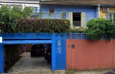 Imagem: O depósito possui 3 Vagas na garagem e 252m² de Área e está