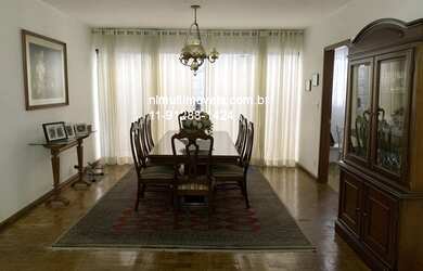 Imagem: A casa possui 2 Dormitórios, 2 Banheiros, 2 Vagas na garagem