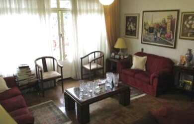 Imagem: A casa possui 3 Dormitórios, 1 Banheiro, 3 Vagas na garagem