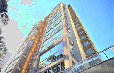 Imagem: O apartamento possui 4 Dormitórios, 5 Banheiros, 330m² de